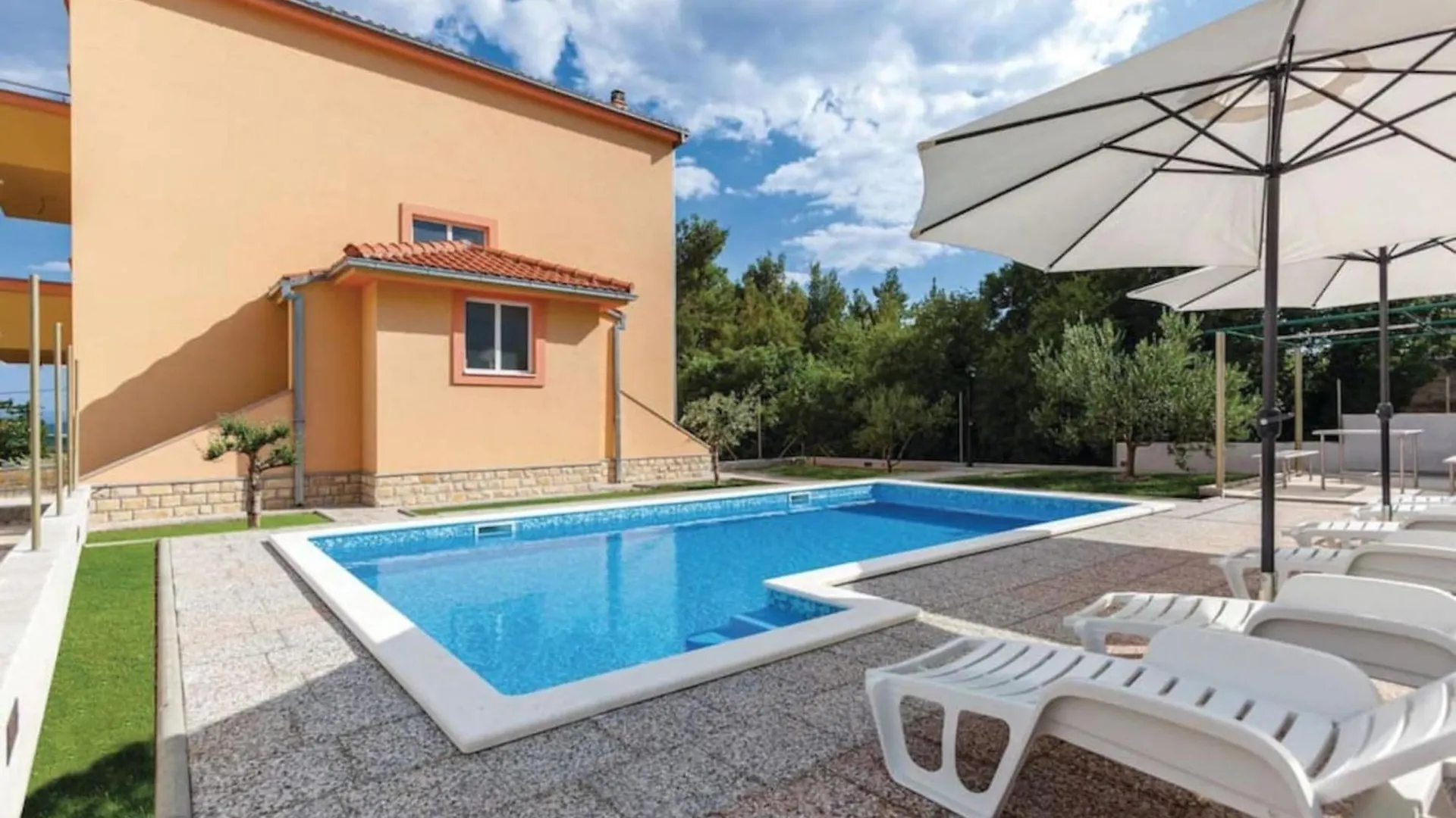 Kaštel Novi Apartment Sara