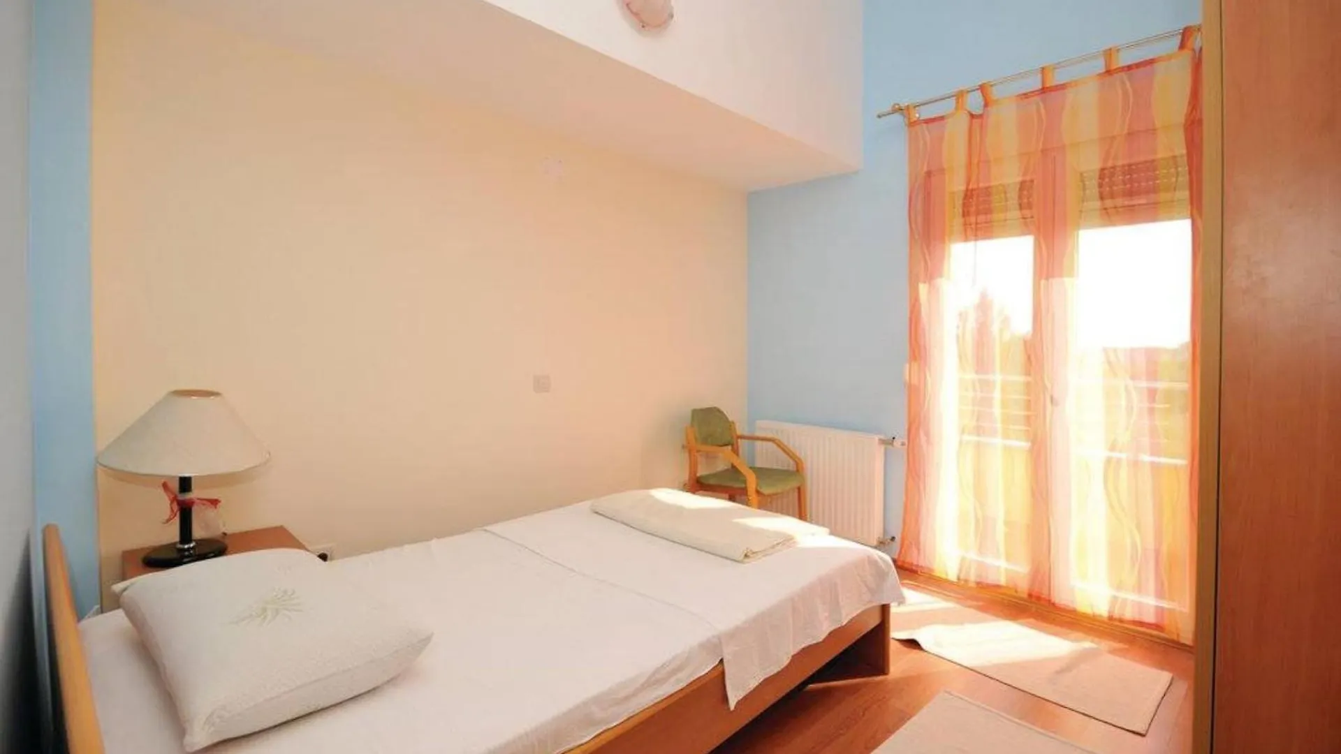 Kaštel Novi Apartment Sara