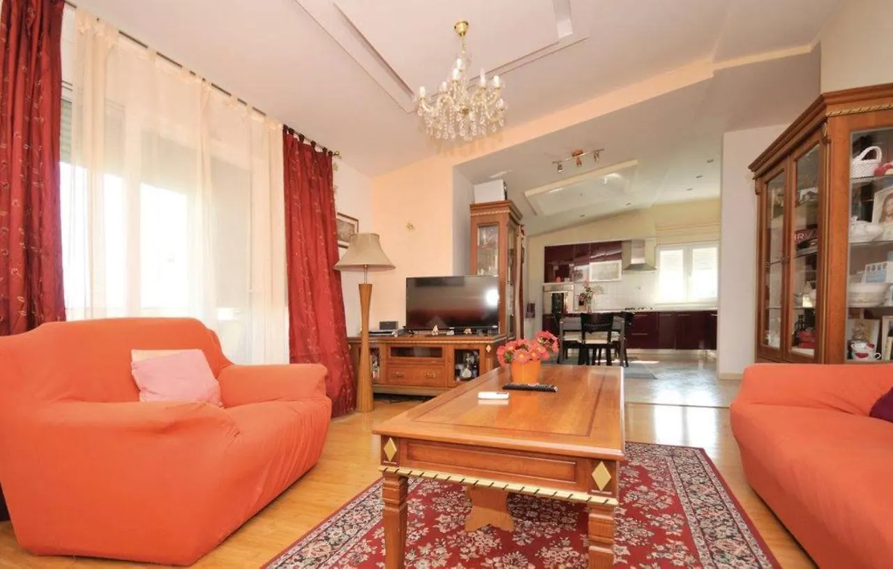 Kaštel Novi Apartment Sara