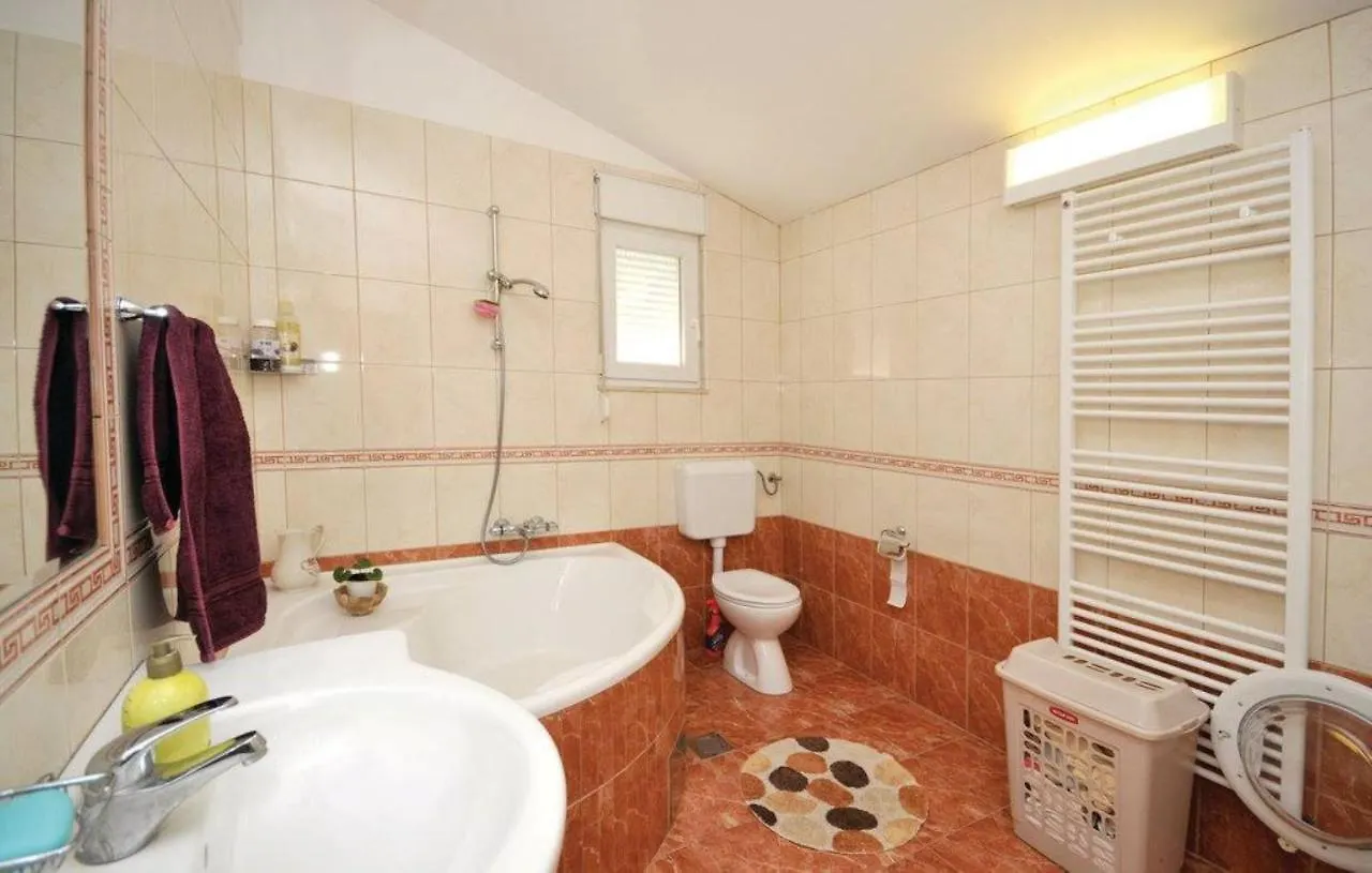Kaštel Novi Apartment Sara