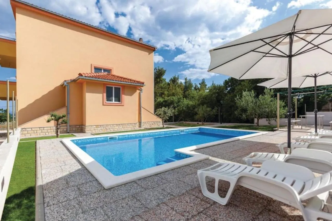Kaštel Novi Apartment Sara